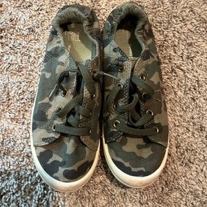 Camo shoes size 6